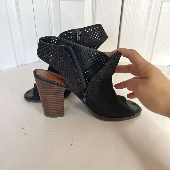 Lucky Brand Lizara Perforated Peep Toe Block Heel Bootie Sandal - Picture 8 of 13